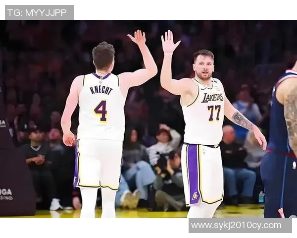 湖人五连胜!东契奇关键三分定乾坤,詹姆斯戴维斯配合助湖人队险胜马刺 湖人五连胜!东契奇关键三分定乾坤,詹姆斯戴维斯配合助湖人队险胜马刺